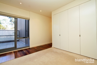 Bedroom 1 (2011-05-26)