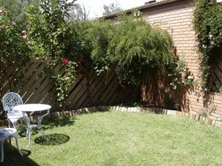 Front courtyard (2004-11-04)