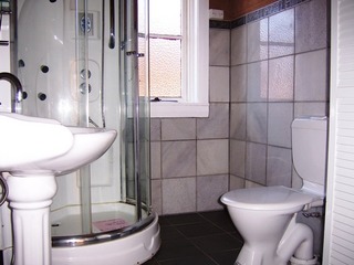 Bathroom (2007-05-15)