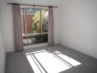 Bedroom 1 (2014-02-21)