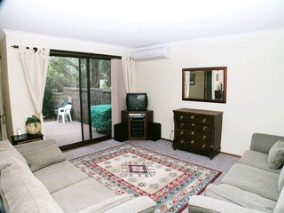 Lounge (2005-04-15)