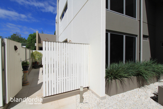 Entrance to Courtyard (2011-02-07)