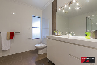 Bathroom (2015-08-26)