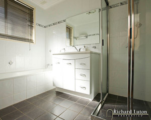 Bathroom (2010-05-26)