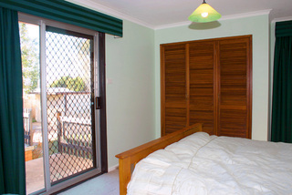 Bed 1 to patio (2005-08-03)