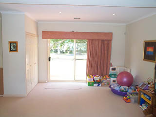 Family room (2003-02-18)