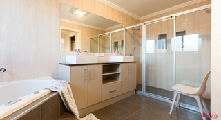 Bathroom (2019-08-08)
