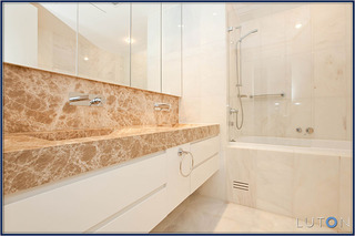 Bathroom (2013-12-20)