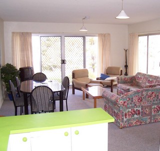 Lounge (2005-11-02)