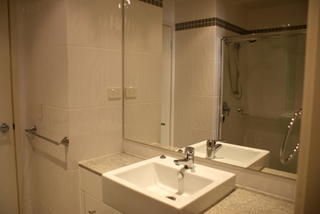 Bathroom (2014-06-18)