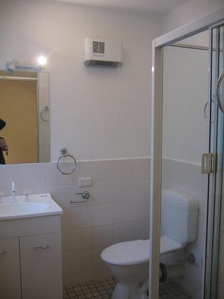 Bathroom (2007-10-16)