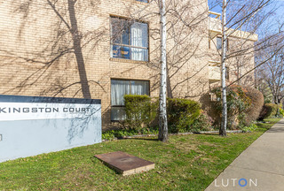 Front exterior (2017-11-23)