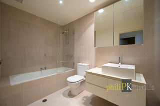Bathroom (2015-09-23)