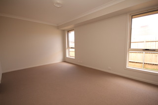 Bedroom 1 (2012-05-22)