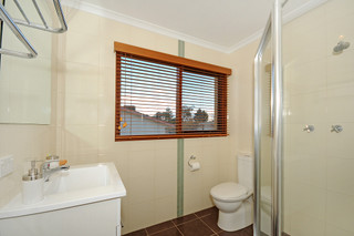 Bathroom (2010-08-04)