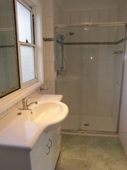 Ensuite & shower 2 (2009-12-23)