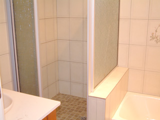Bathroom (2005-04-11)
