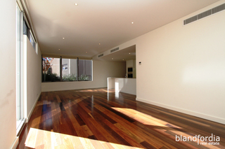Living Room (2011-05-26)
