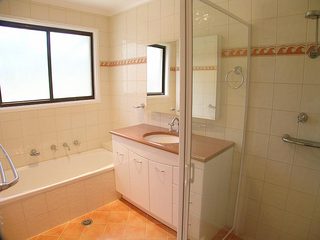 Bathroom (2005-04-13)
