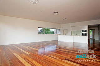 Living Room to Kitchen (2011-11-18)