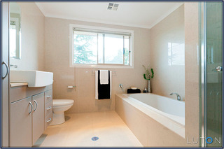 Main Bathroom (2012-05-08)