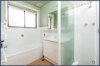 Bathroom (2013-10-09)
