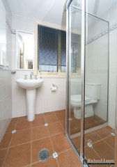 Bathroom (2008-09-10)