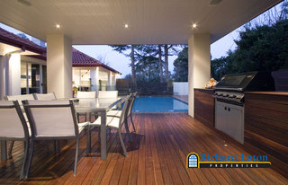 BBQ area to pool (2006-06-14)