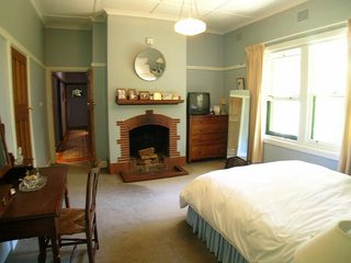 Bed 2 (2004-04-22)