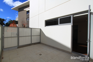 Courtyard 1 (2011-05-26)