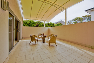 Covered Outdoor Entertaining (2011-12-22)