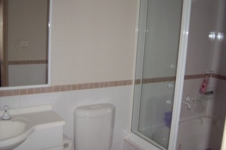 Bathroom (2007-04-30)