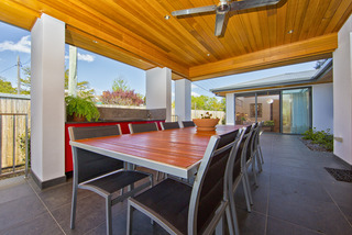 Al fresco with kitchen facilities (2012-10-17)