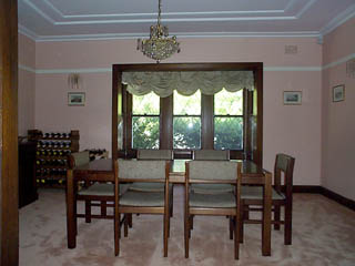 Dining (2001-05-22)