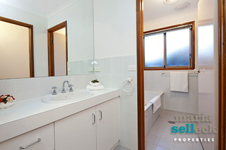 Bathroom (2014-11-04)