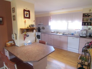 Brekkie Bar/ Kitchen (2010-01-10)