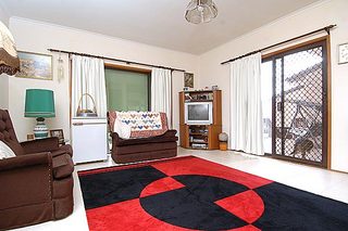 Family room (2006-03-23)