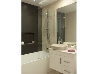Main bathroom (2017-11-06)