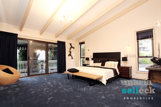Bedroom 1 (2012-05-03)
