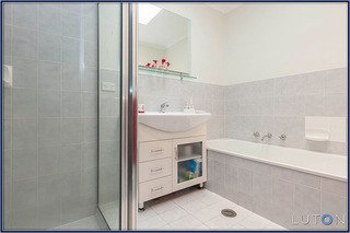 Bathroom (2015-03-30)