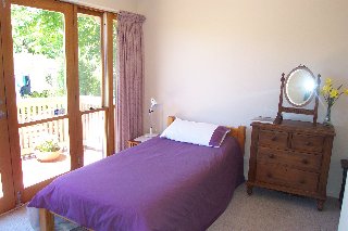 Bed 4 (2002-11-04)
