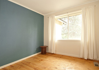 Bedroom 2 (2012-04-26)