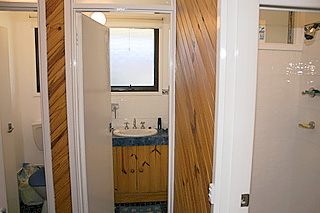Three-way bathroom (2004-11-24)