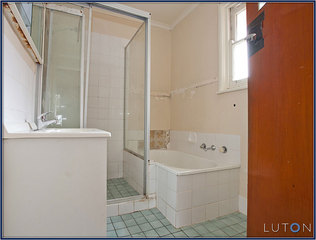 Bathroom (2011-06-14)