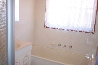 Bathroom (2004-11-18)