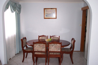 Dining (2005-06-24)