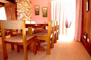 Dining (2002-10-21)
