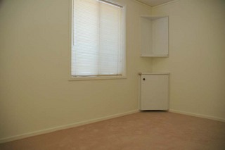 Downstairs Bed 2 (2005-09-22)