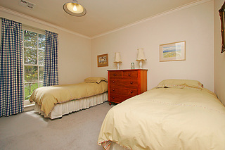 Bed 2 (2007-12-06)