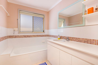 Bathroom (2016-10-14)
